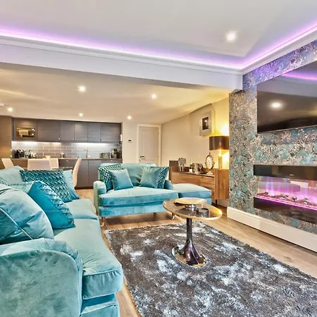 The Mews Boutique Deluxe Apartments, Sleep 2-6 People , Central Location, Free Parking * Windermere