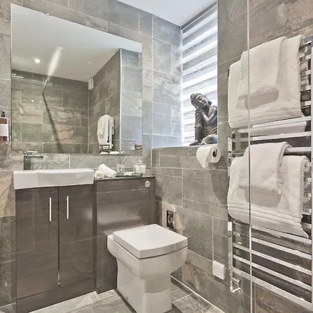 The Mews Boutique Deluxe Apartments, Sleep 2-6 People , Central Location, Free Parking * Windermere