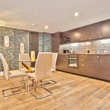 Apartment The Mews Boutique Deluxe Apartments, Sleep 2-6 People , Central Location, Free Parking *