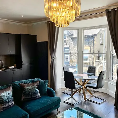The Mews Boutique Deluxe Apartments, Sleep 2-6 People , Central Location, Free Parking *