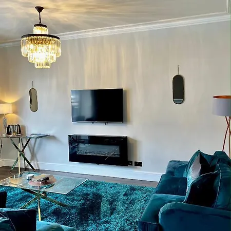 The Mews Boutique Deluxe Apartments, Sleep 2-6 People , Central Location, Free Parking *
