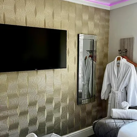 Apartment The Mews Boutique Deluxe Apartments, Sleep 2-6 People , Central Location, Free Parking
