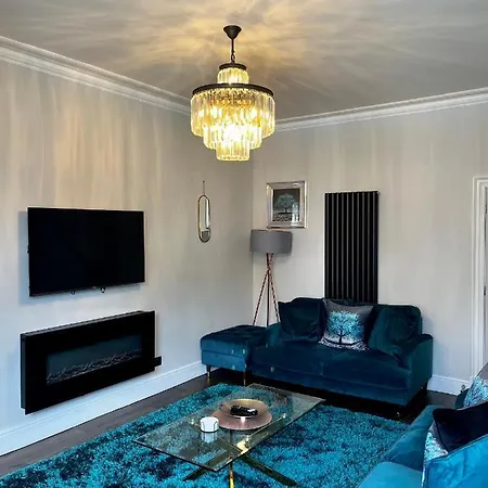 The Mews Boutique Deluxe Apartments, Sleep 2-6 People , Central Location, Free Parking