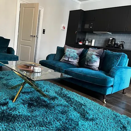 The Mews Boutique Deluxe Apartments, Sleep 2-6 People , Central Location, Free Parking Windermere