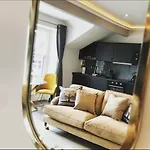 The Mews Boutique Deluxe Apartments, Sleep 2-6 People , Location, Free Parking Lejlighed