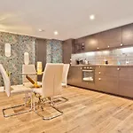 Lejlighed The Mews Boutique Deluxe Apartments, Sleep 2-6 People , Location, Free Parking *
