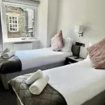 Lejlighed The Mews Boutique Deluxe Apartments, Sleep 2-6 People , Location, Free Parking