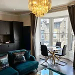 The Mews Boutique Deluxe Apartments, Sleep 2-6 People , Location, Free Parking *