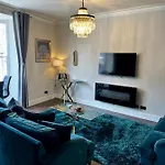 Lejlighed The Mews Boutique Deluxe Apartments, Sleep 2-6 People , Location, Free Parking