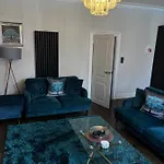 The Mews Boutique Deluxe Apartments, Sleep 2-6 People , Location, Free Parking